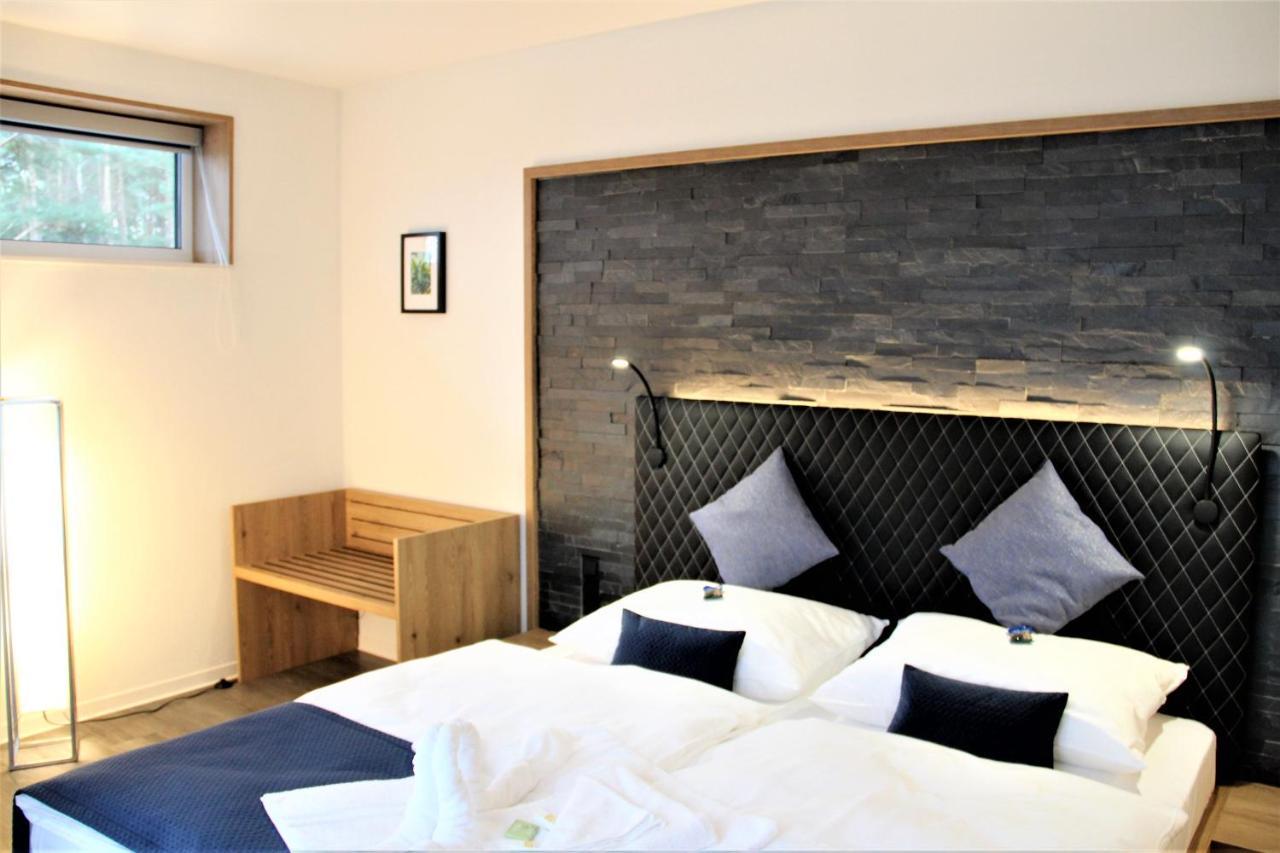 Art & Galerie Hotel Lenz Plauer See Fuenfseen Kültér fotó