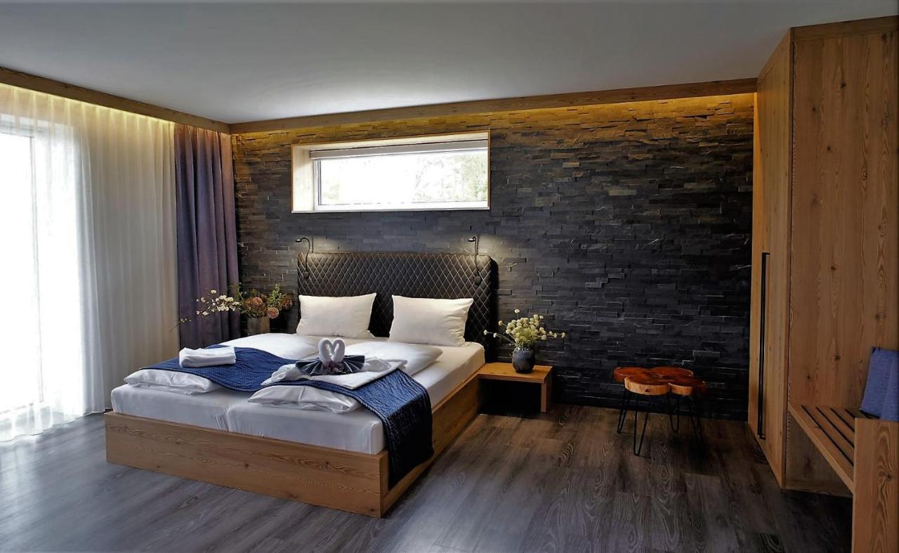 Art & Galerie Hotel Lenz Plauer See Fuenfseen Kültér fotó