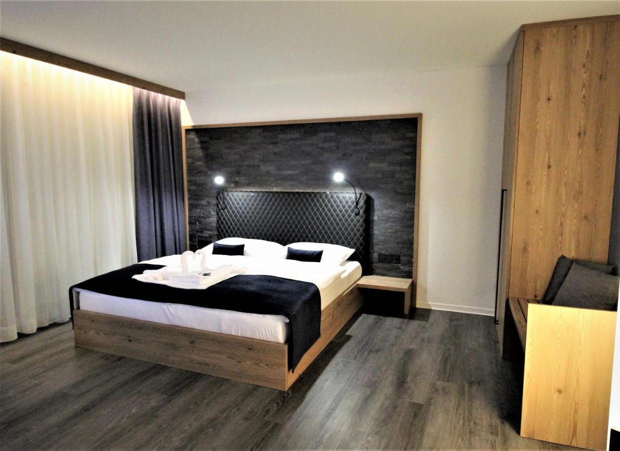 Art & Galerie Hotel Lenz Plauer See Fuenfseen Kültér fotó